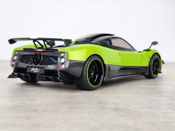 Xe Mô Hình Pagani Zonda Cinque Coupe 1/18 Almost Real (Xanh Lá)