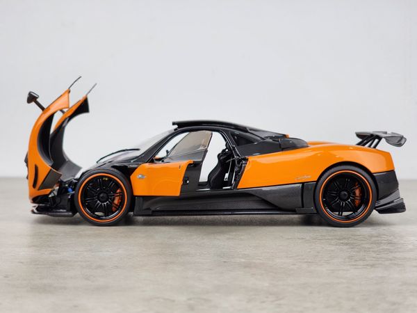 Xe Mô Hình Pagani Zonda Cinque Coupe 1/18 Almost Real (Cam)