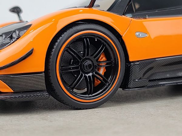 Xe Mô Hình Pagani Zonda Cinque Coupe 1/18 Almost Real (Cam)