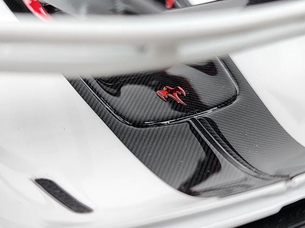 Koenigsegg Jesko Attack Battle Gray 1:18 Frontiart (Trắng viền đỏ)