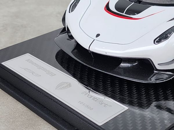 Koenigsegg Jesko Attack Battle Gray 1:18 Frontiart (Trắng viền đỏ)