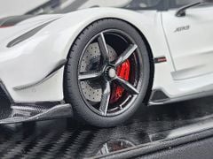 Koenigsegg Jesko Attack Battle Gray 1:18 Frontiart (Trắng viền đỏ)