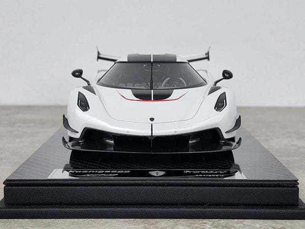 Koenigsegg Jesko Attack Battle Gray 1:18 Frontiart (Trắng viền đỏ)