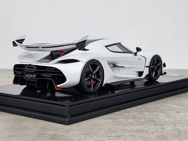 Koenigsegg Jesko Attack Battle Gray 1:18 Frontiart (Trắng viền đỏ)