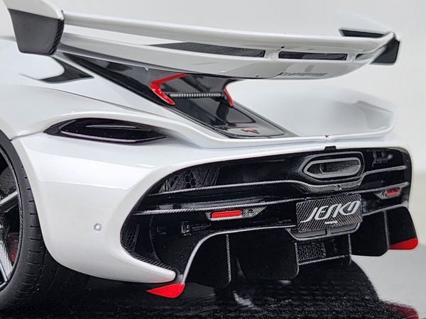 Koenigsegg Jesko Attack Battle Gray 1:18 Frontiart (Trắng viền đỏ)