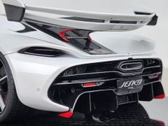 Koenigsegg Jesko Attack Battle Gray 1:18 Frontiart (Trắng viền đỏ)