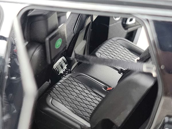 Xe Mô Hình Range Rover 1:18 LCD Models ( Đen )