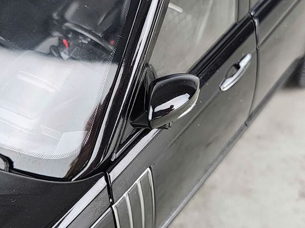 Xe Mô Hình Range Rover 1:18 LCD Models ( Đen )