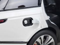 Xe Mô Hình Range Rover 1:18 LCD Models ( Trắng )