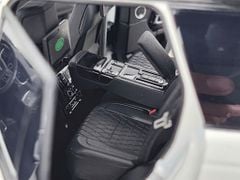 Xe Mô Hình Range Rover 1:18 LCD Models ( Trắng )