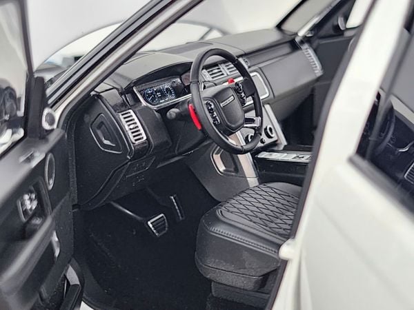 Xe Mô Hình Range Rover 1:18 LCD Models ( Trắng )