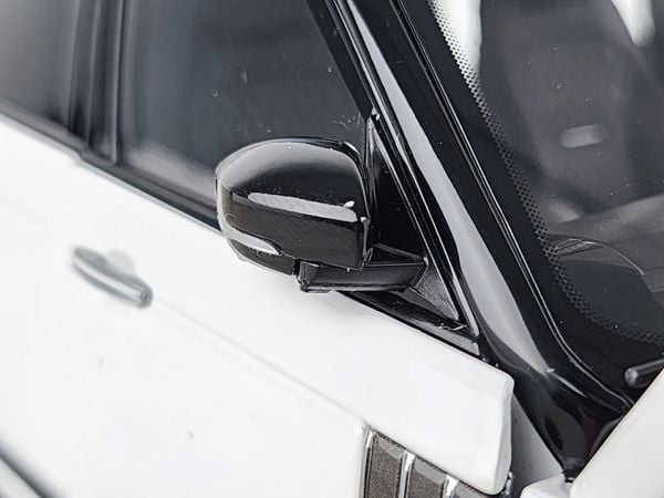 Xe Mô Hình Range Rover 1:18 LCD Models ( Trắng )