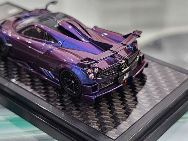 Xe Mô Hình Pagani Imola Coupe 1:64 LCD (Chameleon color)