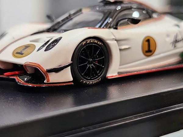 Xe Mô Hình Pagani HuayraR 1:64 LCD (Pearl White color)