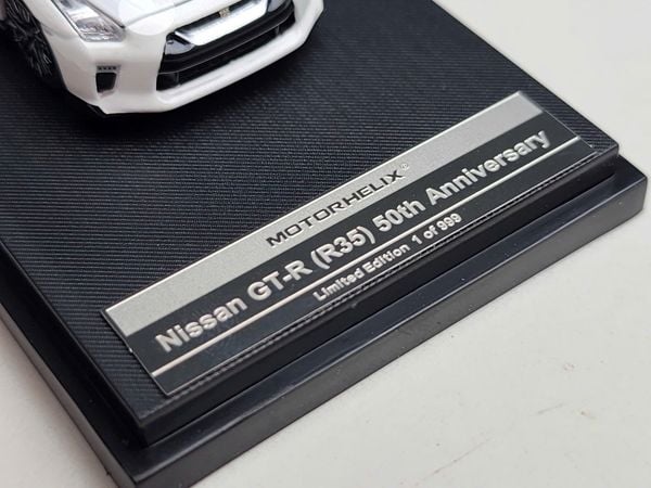 Xe Mô Hình Nissan R35 50th Anniversary 1:64 Motorhelix ( White Pearl )
