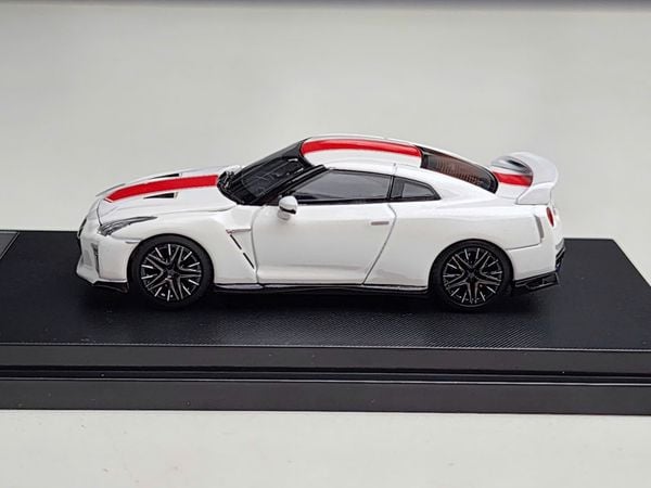 Xe Mô Hình Nissan R35 50th Anniversary 1:64 Motorhelix ( White Pearl )