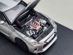 Xe Mô Hình Nissan R35 50th Anniversary 1:64 Motorhelix ( Silver )