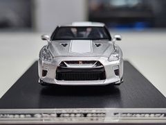 Xe Mô Hình Nissan R35 50th Anniversary 1:64 Motorhelix ( Silver )