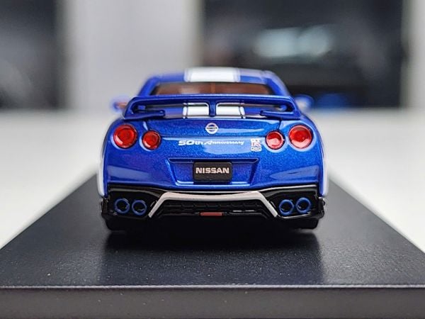 Xe Mô Hình Nissan R35 50th Anniversary 1:64 Motorhelix ( Blue )