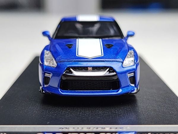 Xe Mô Hình Nissan R35 50th Anniversary 1:64 Motorhelix ( Blue )