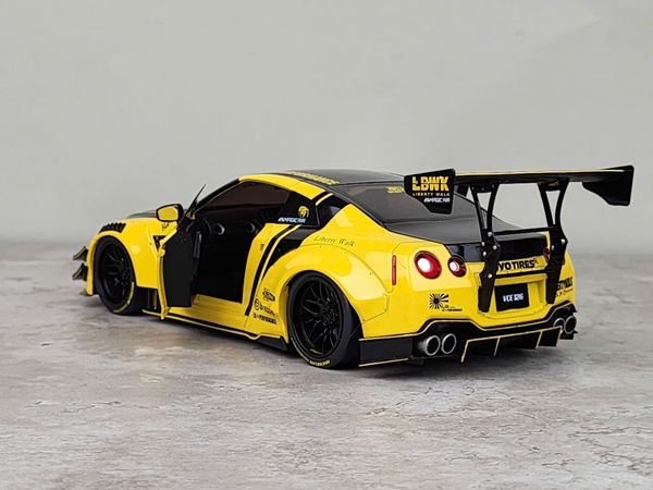 Xe Mô Hình Nissan GT-R (R35) Liberty Walk Body Kit 2.0 1:18 Solido (Yellow)
