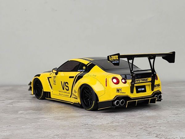 Xe Mô Hình Nissan GT-R (R35) Liberty Walk Body Kit 2.0 1:18 Solido (Yellow)
