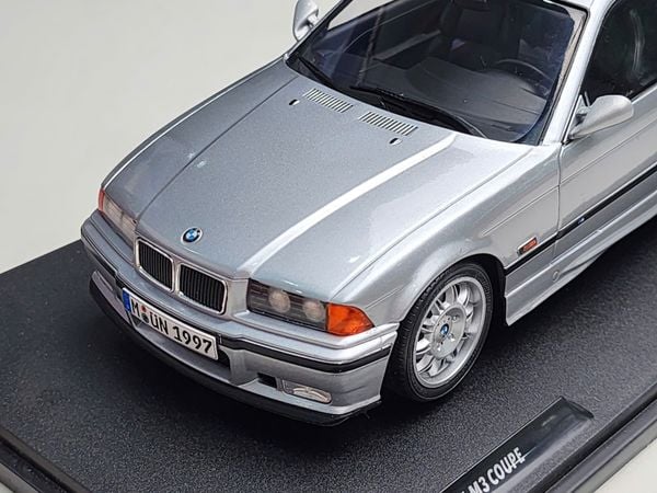 Xe Mô Hình BMW E36 M3 Coupe 1:18 Solido (Silver)
