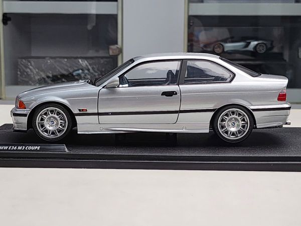 Xe Mô Hình BMW E36 M3 Coupe 1:18 Solido (Silver)