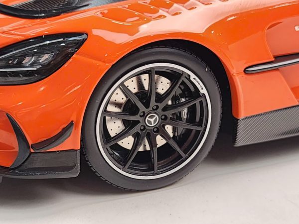 Xe Mô Hình Mercedes AMG GT BLACK SERIES 2021 Orange 1:18 - MINICHAMPS