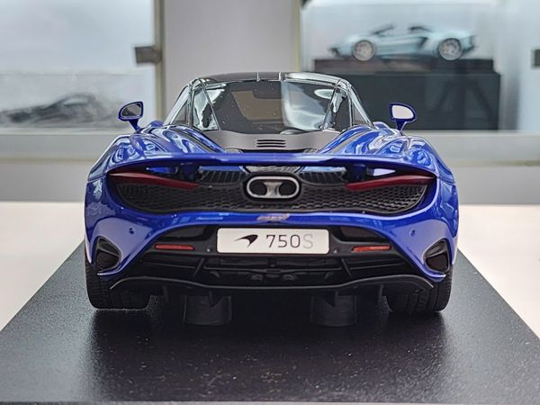 Xe Mô Hình McLaren 750sCoupe Blue 2023 1:18 GT Spirit
