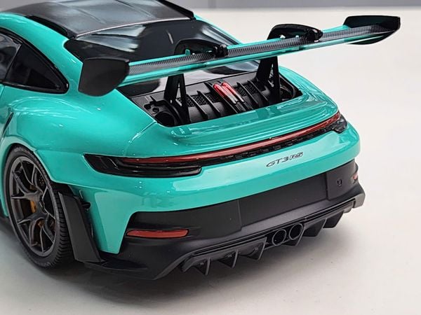 Xe Mô Hình Porsche 911 (992) Gt3Rs Green +Dark Silver Wheels 2024 1:18 MINICHAMPS
