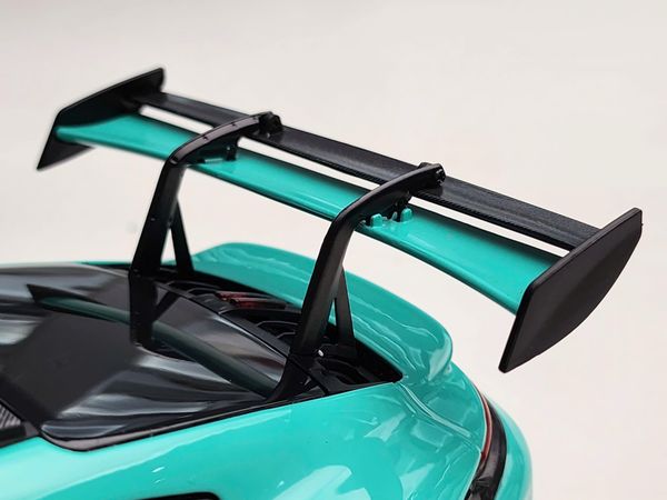 Xe Mô Hình Porsche 911 (992) Gt3Rs Green +Dark Silver Wheels 2024 1:18 MINICHAMPS