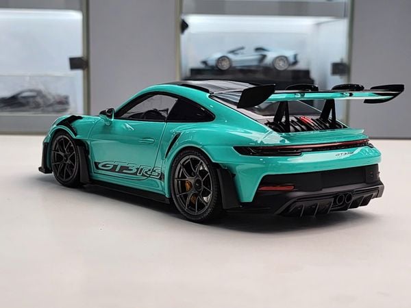 Xe Mô Hình Porsche 911 (992) Gt3Rs Green +Dark Silver Wheels 2024 1:18 MINICHAMPS