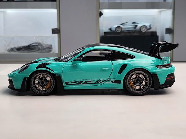 Xe Mô Hình Porsche 911 (992) Gt3Rs Green +Dark Silver Wheels 2024 1:18 MINICHAMPS