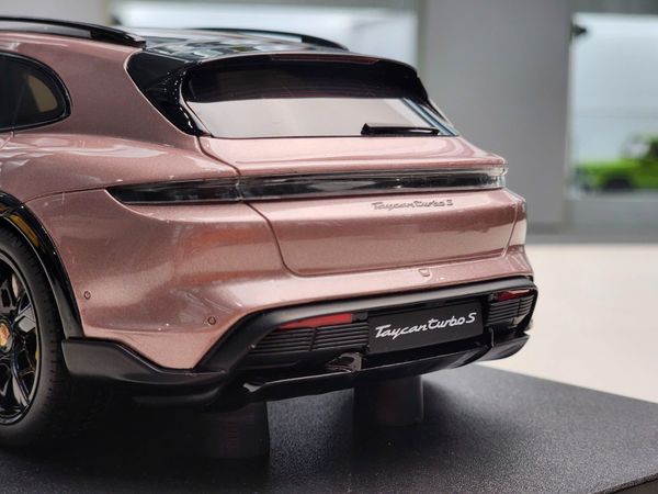 Xe Mô Hình Porsche GT Taycan Turbo S Cross Turismo Pink2022 1:18 GT Spirit