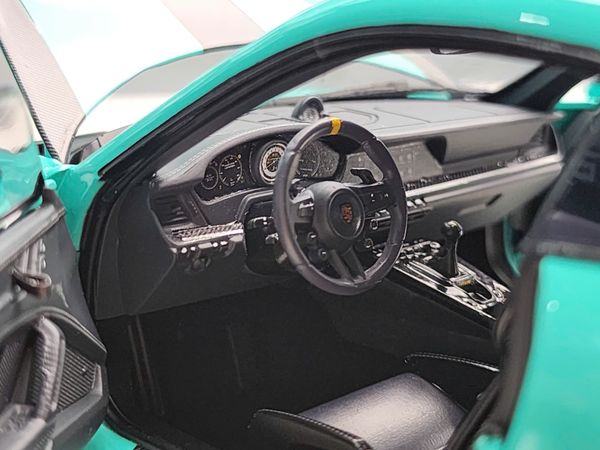 Xe Mô Hình Porsche 911 (992) Gt3Rs Green +Dark Silver Wheels 2024 1:18 MINICHAMPS