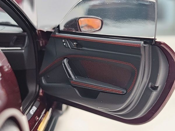 Xe Mô Hình PORSCHE 911 (992) GT3RS – 2023 – PURPLE W GOLD WHEELS 1:18 MINICHAMPS