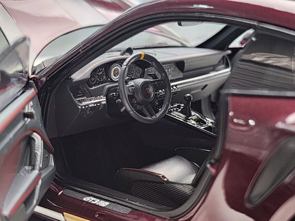 Xe Mô Hình PORSCHE 911 (992) GT3RS – 2023 – PURPLE W GOLD WHEELS 1:18 MINICHAMPS