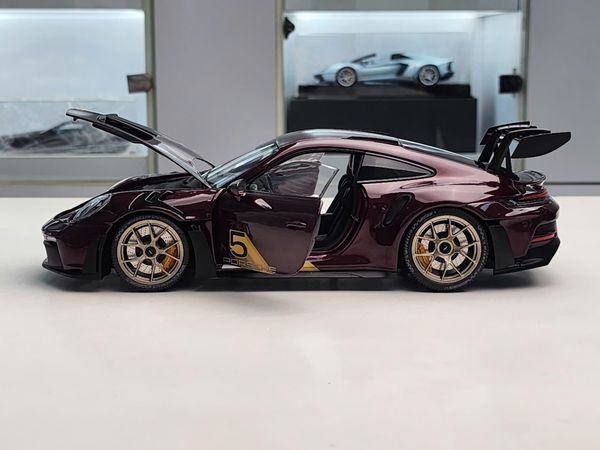 Xe Mô Hình PORSCHE 911 (992) GT3RS – 2023 – PURPLE W GOLD WHEELS 1:18 MINICHAMPS