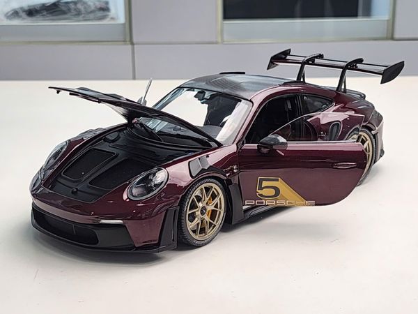 Xe Mô Hình PORSCHE 911 (992) GT3RS – 2023 – PURPLE W GOLD WHEELS 1:18 MINICHAMPS
