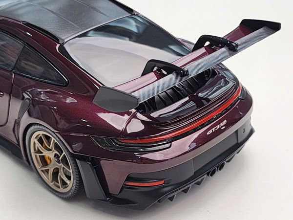 Xe Mô Hình PORSCHE 911 (992) GT3RS – 2023 – PURPLE W GOLD WHEELS 1:18 MINICHAMPS