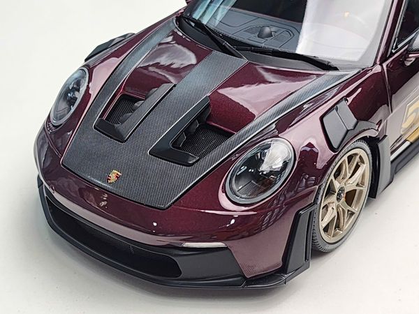 Xe Mô Hình PORSCHE 911 (992) GT3RS – 2023 – PURPLE W GOLD WHEELS 1:18 MINICHAMPS