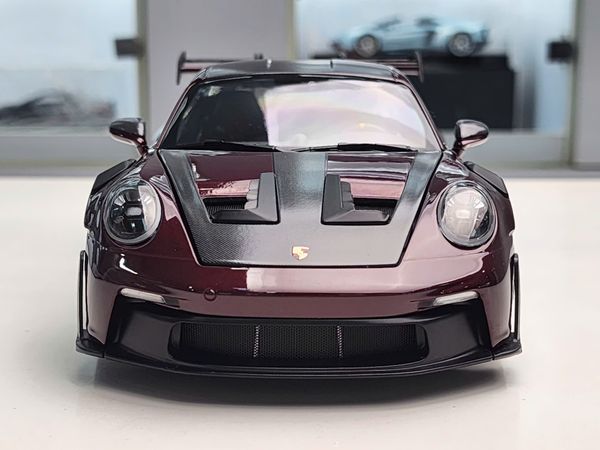 Xe Mô Hình PORSCHE 911 (992) GT3RS – 2023 – PURPLE W GOLD WHEELS 1:18 MINICHAMPS