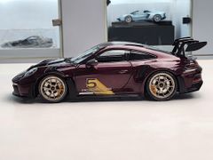 Xe Mô Hình PORSCHE 911 (992) GT3RS – 2023 – PURPLE W GOLD WHEELS 1:18 MINICHAMPS