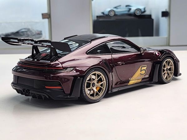 Xe Mô Hình PORSCHE 911 (992) GT3RS – 2023 – PURPLE W GOLD WHEELS 1:18 MINICHAMPS