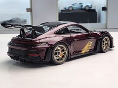 Xe Mô Hình PORSCHE 911 (992) GT3RS – 2023 – PURPLE W GOLD WHEELS 1:18 MINICHAMPS