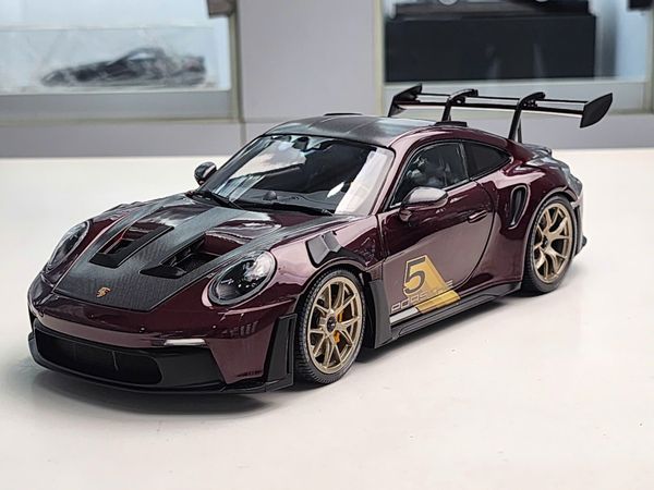 Xe Mô Hình PORSCHE 911 (992) GT3RS – 2023 – PURPLE W GOLD WHEELS 1:18 MINICHAMPS