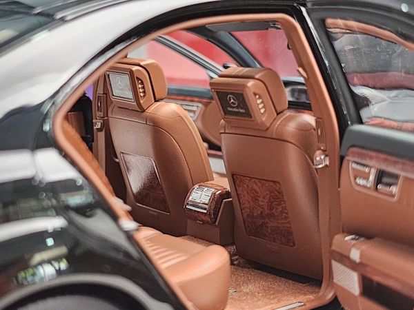 Xe Mô Hình Benz S-Class S600L 1:18 MotorHelix ( Obsidian Black / Brown )