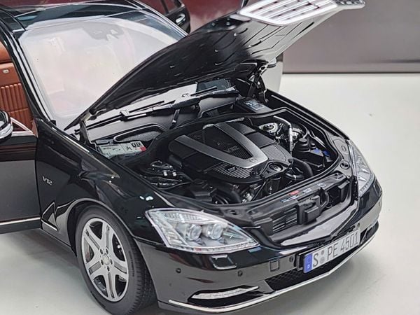 Xe Mô Hình Benz S-Class S600L 1:18 MotorHelix ( Obsidian Black / Brown )