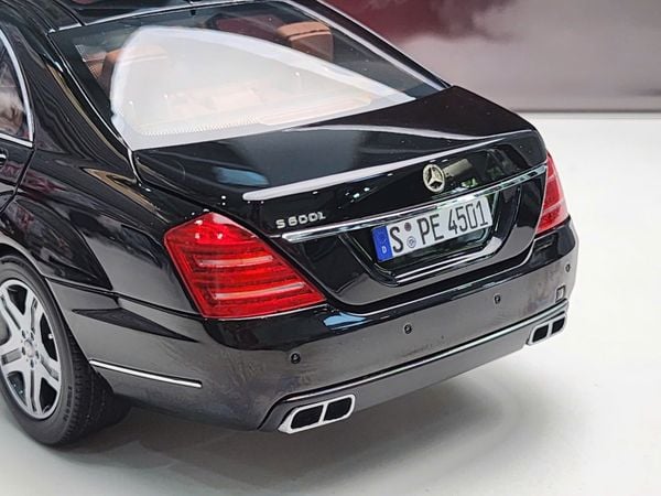 Xe Mô Hình Benz S-Class S600L 1:18 MotorHelix ( Obsidian Black / Brown )